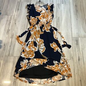 Stretchy floral dress that’s van fit someone size medium or large